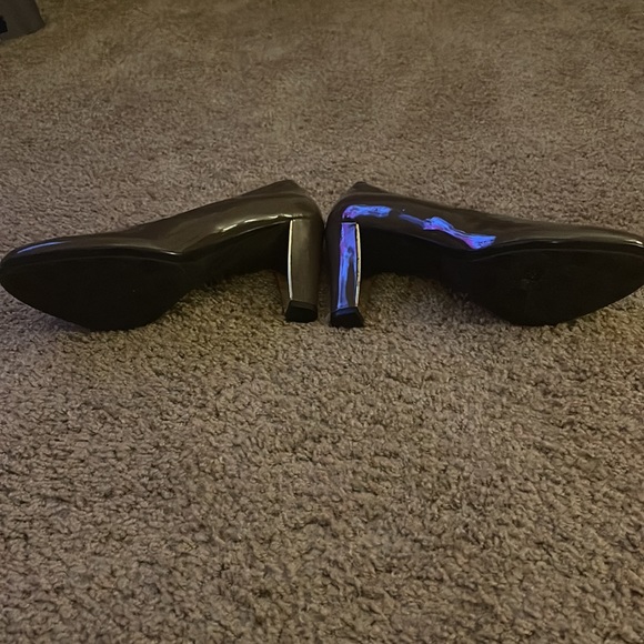 Like new Brown patent leather Isola pumps size 8 - Picture 3 of 4